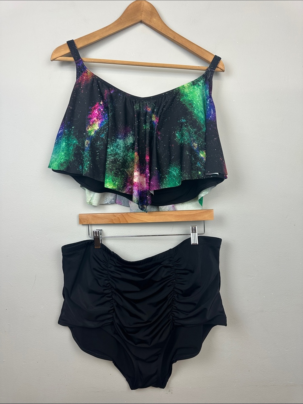 Torrid Galaxy Wireless Flounce Bikini Top Black Ruched Bottoms Bikini Set Sz 3X